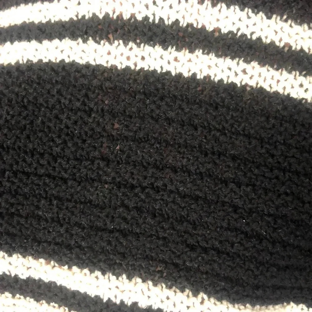 Black‎ and White Sweater - Picture 3 of 4